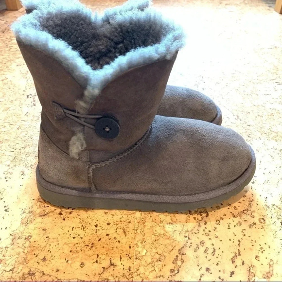 UGG Bailey Button Boot Women size 5 - Picture 1 of 7